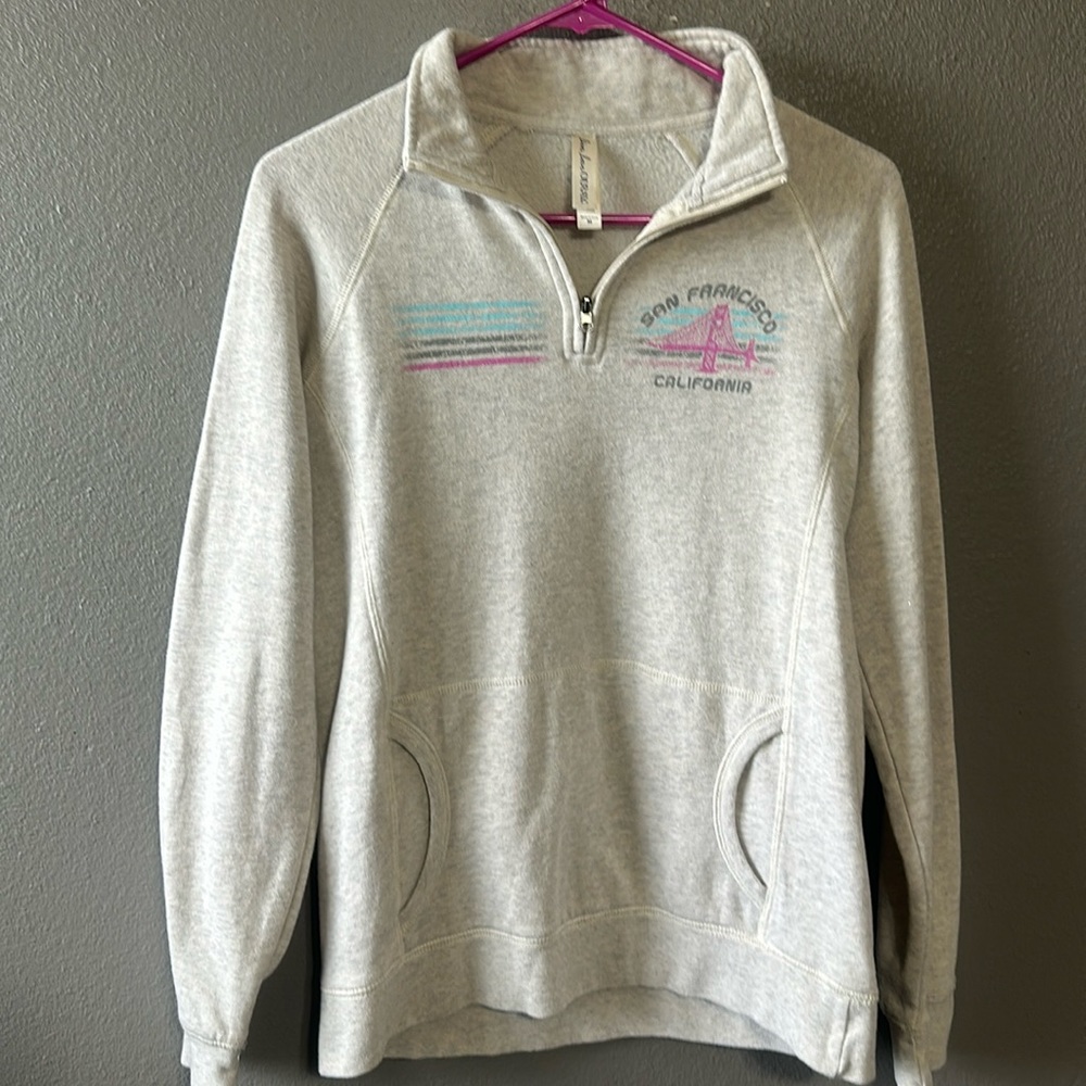 San Francisco California Women’s Size med Pull Over